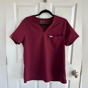 FIGS Catarina One-Pocket Scrub Top in burgundy, women’s size medium